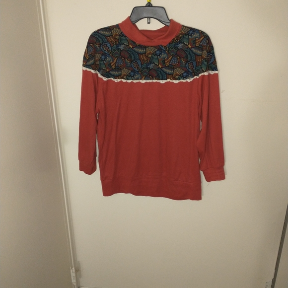 Unisex long sleeve printed red top - Picture 5 of 7